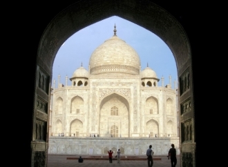 Amazing Day Tour to Taj Mahal